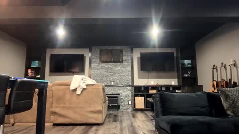 Snapshot of bigskinnyboyshh chatting on 01/30/25, 08:32 bigskinnyboyshh online show from 01/30/25, 08:32