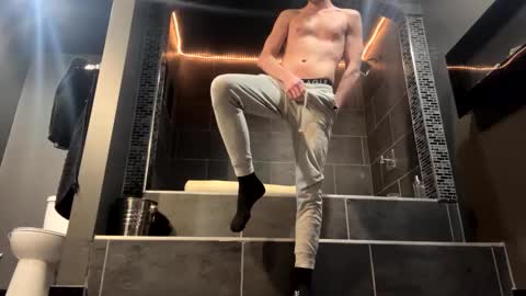 Snapshot of bigskinnyboyshh chatting on 02/08/25, 01:32 bigskinnyboyshh online show from 02/08/25, 01:32