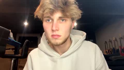 Snapshot of bigskinnyboyshh chatting on 02/13/25, 12:46 bigskinnyboyshh online show from 02/13/25, 12:46