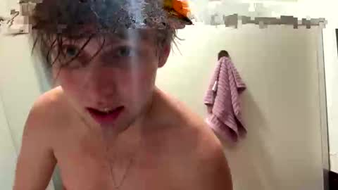 Snapshot of bigskinnyboyshh chatting on 10/14/25, 01:17 bigskinnyboyshh online show from 10/14/25, 01:17