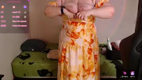 Snapshot of bigsquirt_6 chatting on 07/09/26, 05:39 laura online show from 07/09/26, 05:39