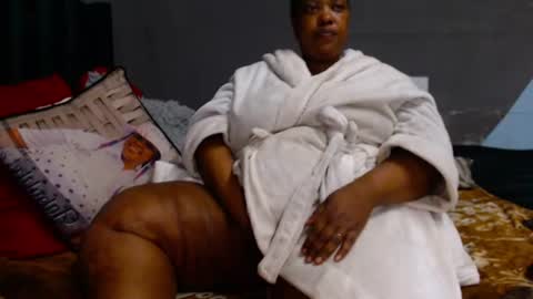 Snapshot of bigsuperbutt chatting on 06/18/26, 08:24 bigsuperbutt online show from 06/18/26, 08:24