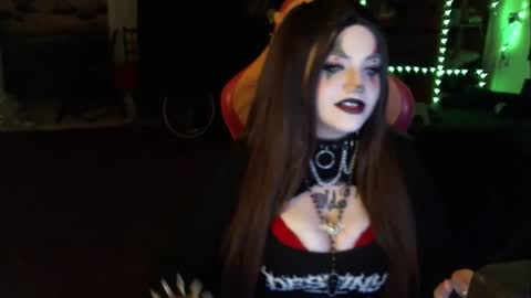 Snapshot of bigtiddygothxx chatting on 11/23/25, 09:42 Lealithhh online show from 11/23/25, 09:42