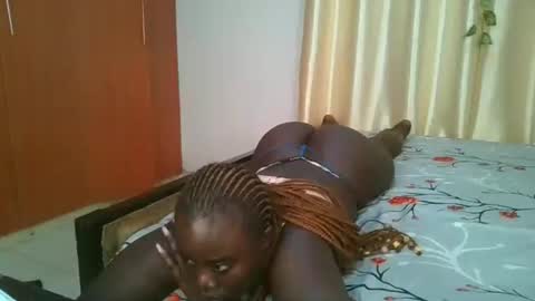 Snapshot of bigtits_baddie chatting on 11/26/25, 03:07 bigtits_baddie online show from 11/26/25, 03:07