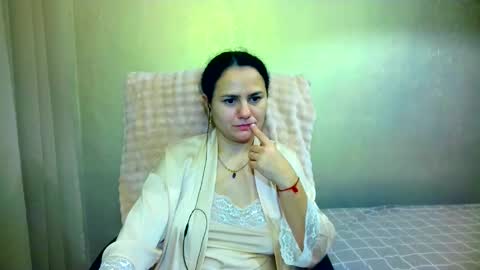 DOM NIKA online show from 11/12/25, 10:20