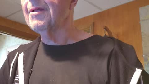 Snapshot of bill_25061 chatting on 10/22/25, 06:40 bill_25061 online show from 10/22/25, 06:40