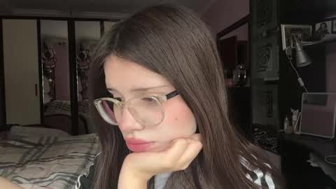 Yuna online show from 04/26/26, 08:12