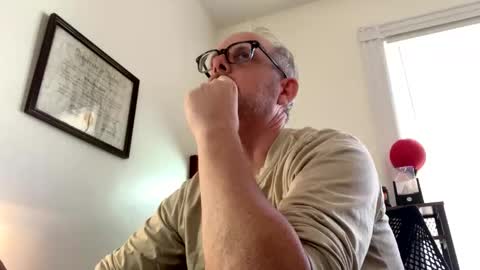 Snapshot of biltmoreguy chatting on 12/01/25, 03:39 biltmoreguy online show from 12/01/25, 03:39