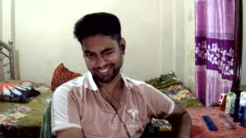 Snapshot of birbikrom104 chatting on 06/19/26, 05:17 birbikrom104 online show from 06/19/26, 05:17