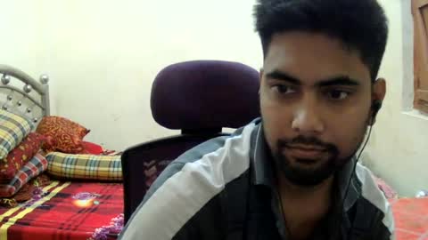 Snapshot of birbikrom104 chatting on 06/27/26, 05:01 birbikrom104 online show from 06/27/26, 05:01
