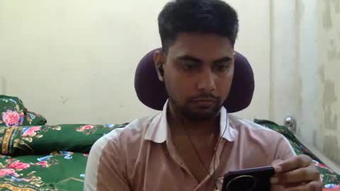 Snapshot of birbikrom104 chatting on 07/14/26, 10:21 birbikrom104 online show from 07/14/26, 10:21