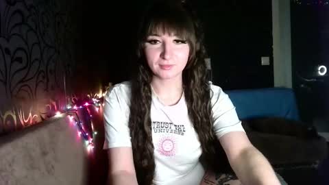 Snapshot of birdie_kiss chatting on 02/10/26, 09:41 birdie_kiss online show from 02/10/26, 09:41