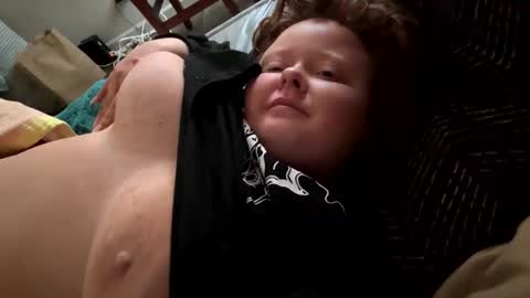 Snapshot of birdobihhh chatting on 10/30/25, 02:18 birdobihhh online show from 10/30/25, 02:18