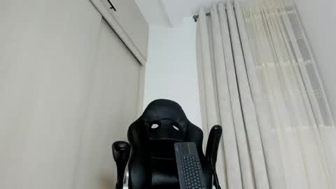 Snapshot of biscuit_oliva_ chatting on 05/23/26, 01:44 Biscuit oliva online show from 05/23/26, 01:44