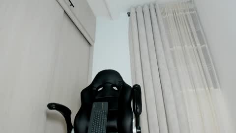 Snapshot of biscuit_oliva_ chatting on 05/29/26, 11:47 Biscuit oliva online show from 05/29/26, 11:47