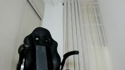 Snapshot of biscuit_oliva_ chatting on 05/31/26, 06:09 Biscuit oliva online show from 05/31/26, 06:09