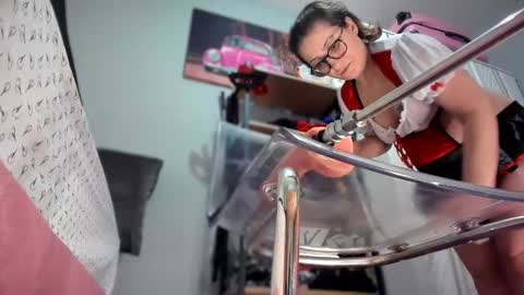 bisex woman online show from 02/23/25, 12:08