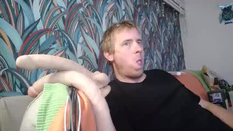 Snapshot of bizoukey15 chatting on 09/08/25, 08:30 bizoukey15 online show from 09/08/25, 08:30