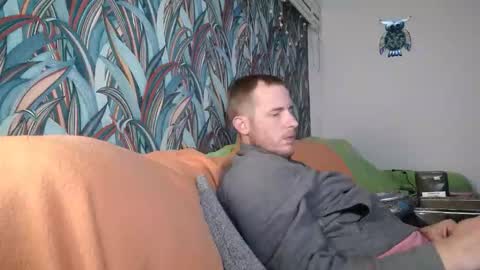 Snapshot of bizoukey15 chatting on 09/24/25, 01:31 bizoukey15 online show from 09/24/25, 01:31