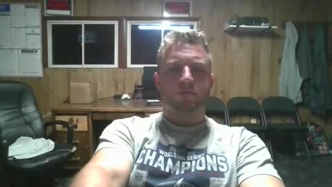 Snapshot of bjhancock_28 chatting on 11/14/25, 09:02 bjhancock_28 online show from 11/14/25, 09:02