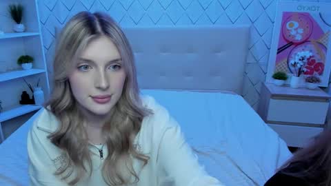 Julia online show from 09/08/25, 02:27