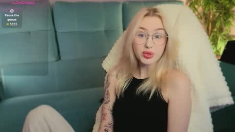 Julia online show from 09/09/25, 02:33