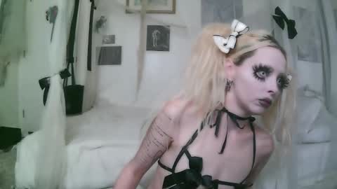 vampire fang  online show from 01/09/26, 07:15