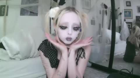 vampire fang  online show from 03/12/26, 06:36