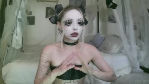 vampire fang  online show from 05/15/26, 07:54