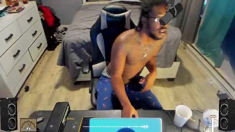 Plant Base Streamers From Pennsylvania online show from 01/05/25, 11:22