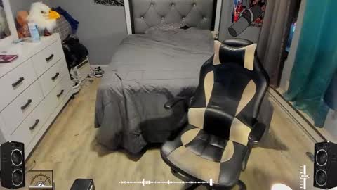 Plant Base Streamers From Pennsylvania online show from 01/21/25, 01:29