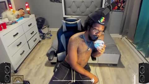 Plant Base Streamers From Pennsylvania online show from 02/19/25, 11:57