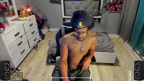 Plant Base Streamers From Pennsylvania online show from 02/23/25, 11:47