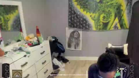 Plant Base Streamers From Pennsylvania online show from 10/03/25, 11:13