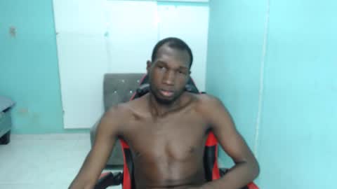 Snapshot of black30cmdick chatting on 12/14/25, 03:45 maquina online show from 12/14/25, 03:45