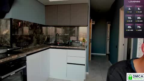 Mia and Rick online show from 10/31/25, 06:14