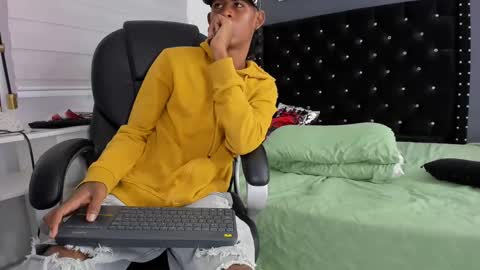 boy online show from 02/14/25, 08:31