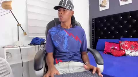 boy online show from 02/20/25, 02:29