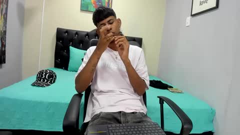 boy online show from 03/01/25, 06:24