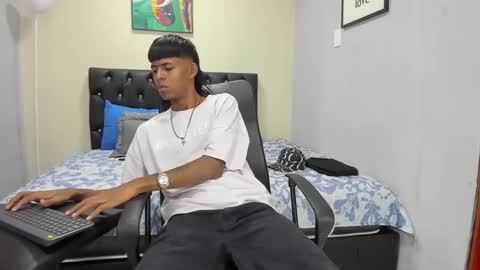 boy online show from 03/07/25, 01:42