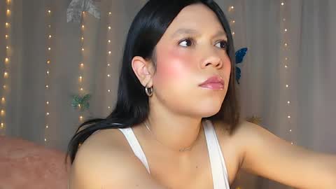 Snapshot of black_dar_ chatting on 05/20/26, 09:26 Sara online show from 05/20/26, 09:26