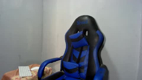 Snapshot of black_dicck chatting on 03/17/26, 04:21 tu morenito online show from 03/17/26, 04:21