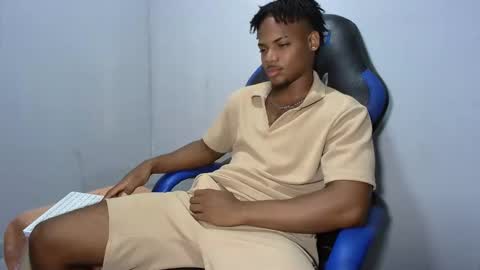 Snapshot of black_dicck chatting on 03/22/26, 01:09 tu morenito online show from 03/22/26, 01:09