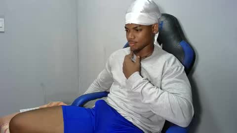 Snapshot of black_dicck chatting on 03/25/26, 10:05 tu morenito online show from 03/25/26, 10:05