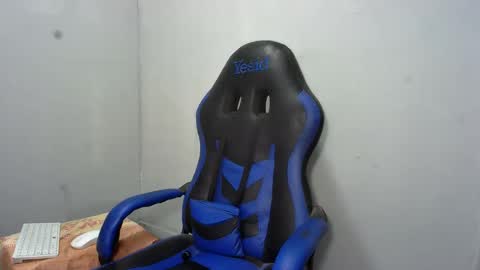 Snapshot of black_dicck chatting on 04/05/26, 11:46 tu morenito online show from 04/05/26, 11:46
