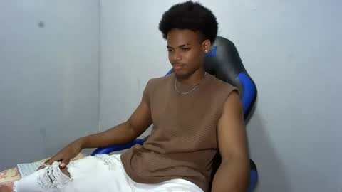 Snapshot of black_dicck chatting on 04/13/26, 02:39 tu morenito online show from 04/13/26, 02:39