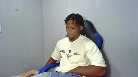 Snapshot of black_dicck chatting on 05/05/26, 12:18 tu morenito online show from 05/05/26, 12:18
