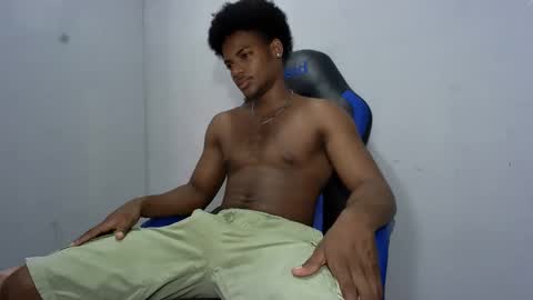 Snapshot of black_dicck chatting on 05/15/26, 05:20 tu morenito online show from 05/15/26, 05:20