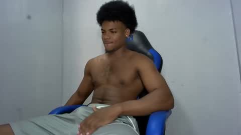 Snapshot of black_dicck chatting on 05/19/26, 03:40 tu morenito online show from 05/19/26, 03:40