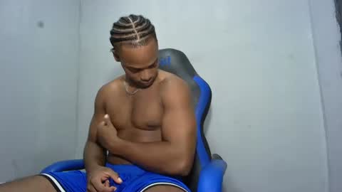 Snapshot of black_dicck chatting on 07/17/26, 02:40 tu morenito online show from 07/17/26, 02:40
